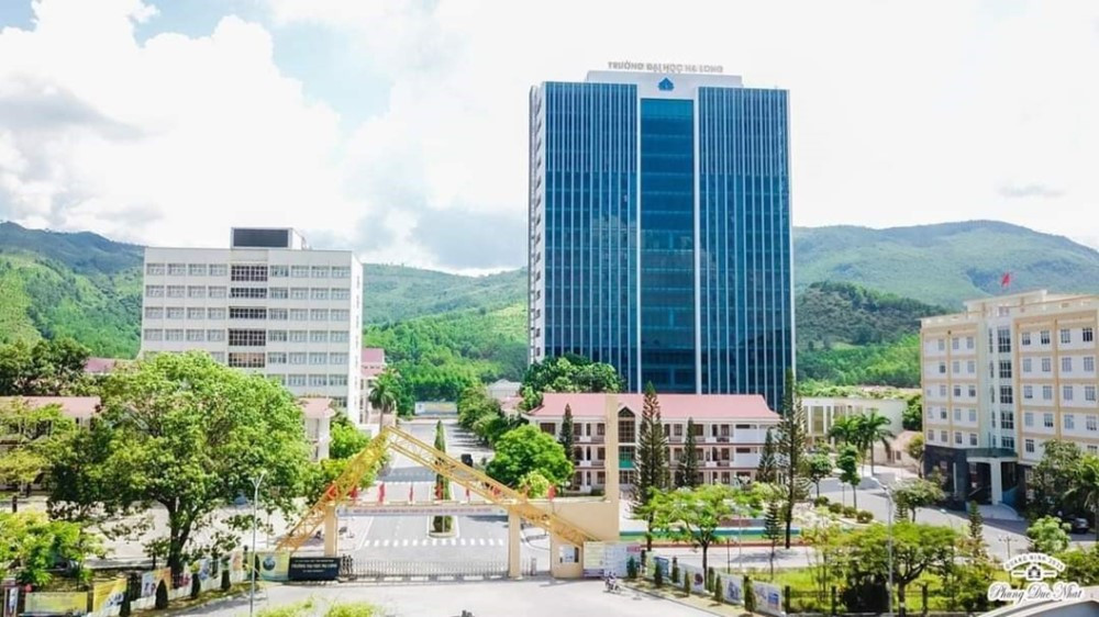 Tin mới vụ lật tàu ở Quảng Ninh: Một trường đại học nhận đỡ đầu học sinh mất 4 người thân - ảnh 2