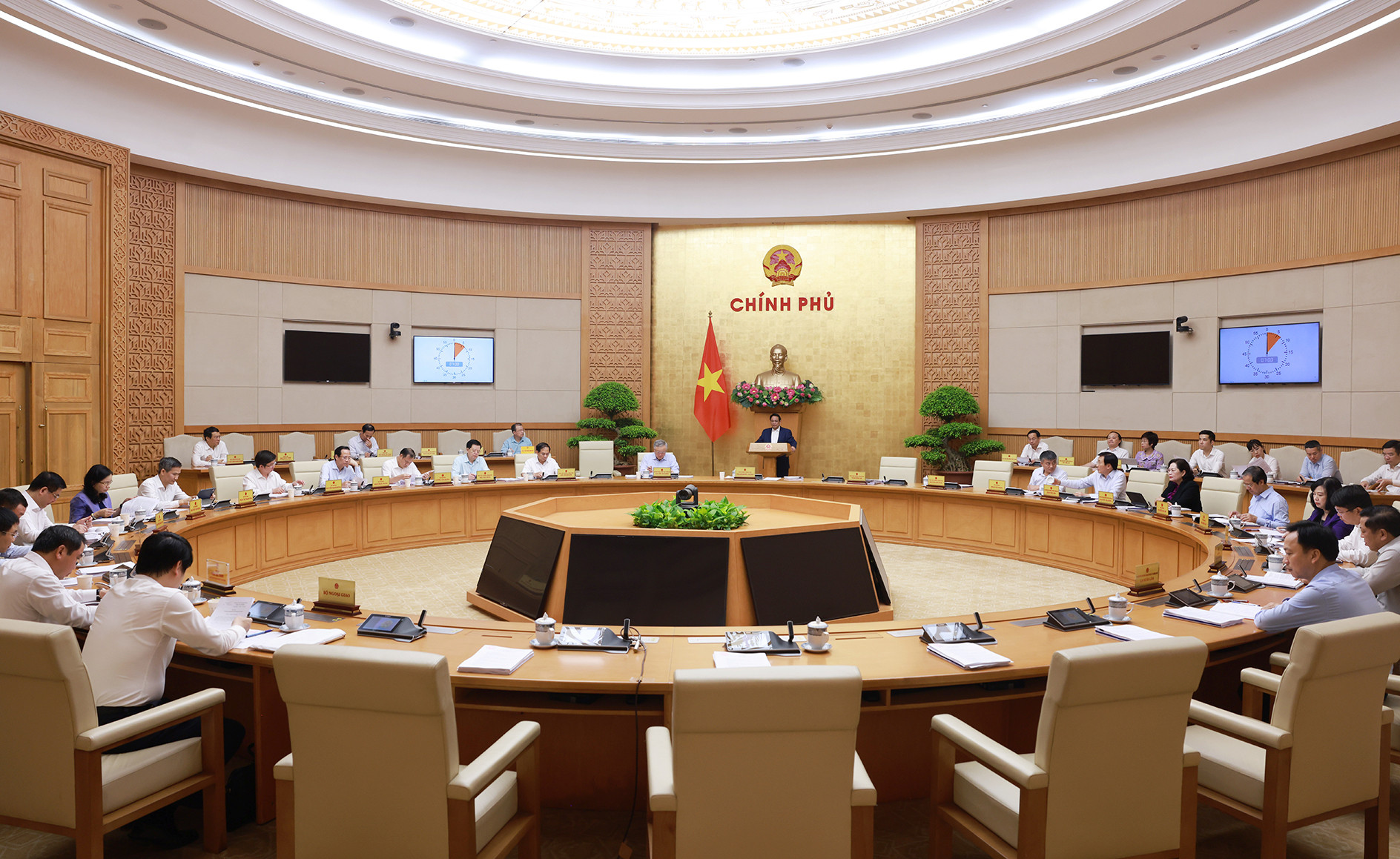 Thủ tướng chủ trì phiên họp Chính phủ chuyên đề pháp luật tháng 7- Ảnh 2.