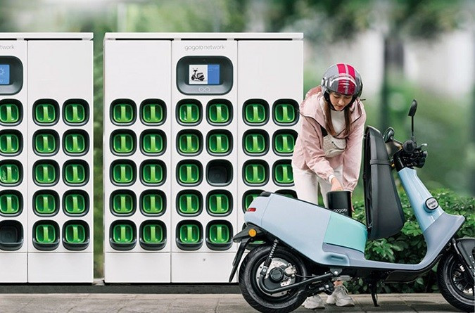 Phát triển hệ thống hạ tầng, đặc biệt là trạm sạc là điểm yếu trong việc phát triển xe điện ở Việt Nam hiện nay. gogoro2-copy1a.jpg