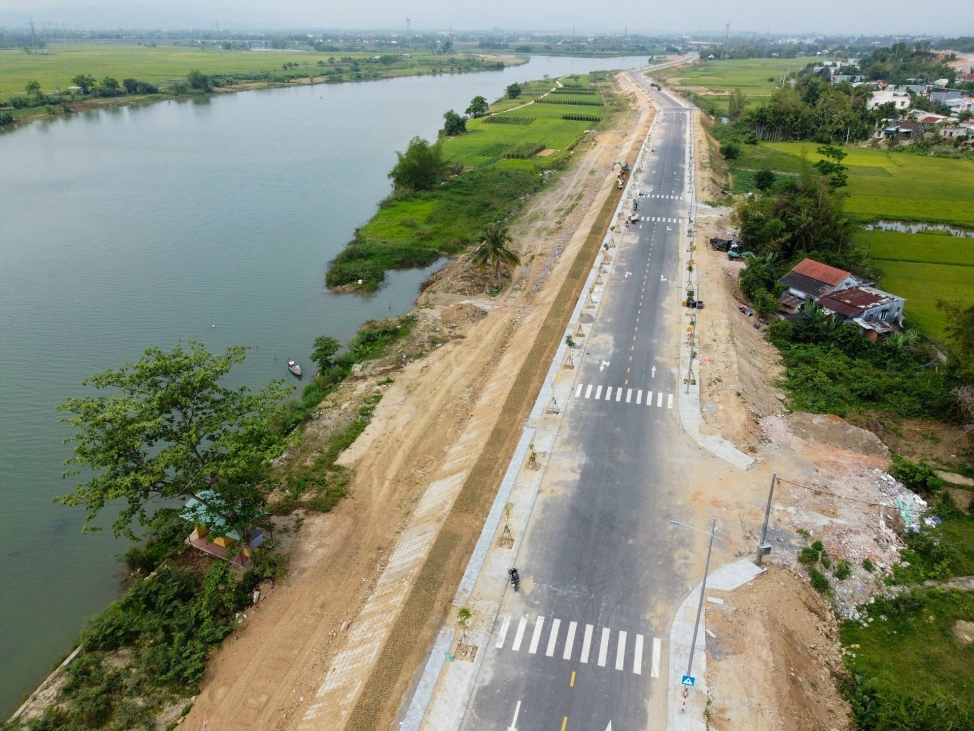 Thành phố rộng nhất Việt Nam sắp có công trình rút ngắn lộ trình 2 tuyến đường huyết mạch- Ảnh 1. Thành phố rộng nhất Việt Nam sắp có công trình rút ngắn lộ trình 2 tuyến đường huyết mạch- Ảnh 1.