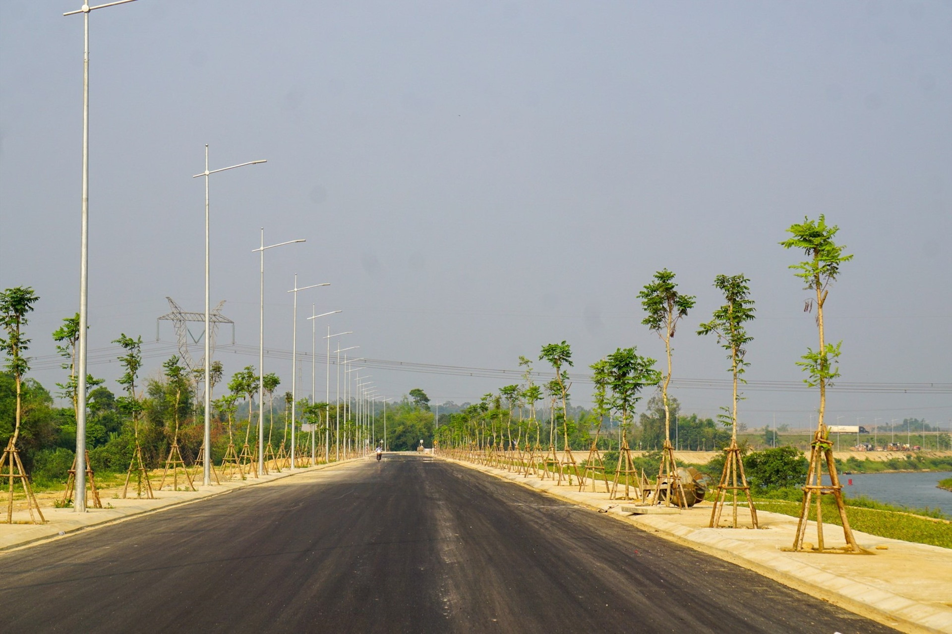 Thành phố rộng nhất Việt Nam sắp có công trình rút ngắn lộ trình 2 tuyến đường huyết mạch- Ảnh 2. Thành phố rộng nhất Việt Nam sắp có công trình rút ngắn lộ trình 2 tuyến đường huyết mạch- Ảnh 2.