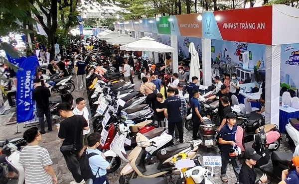 Cùng Hà Nội chuyển đổi sang xe điện: Vingroup tặng 100% phí trước bạ, sạc pin miễn phí tới 2027