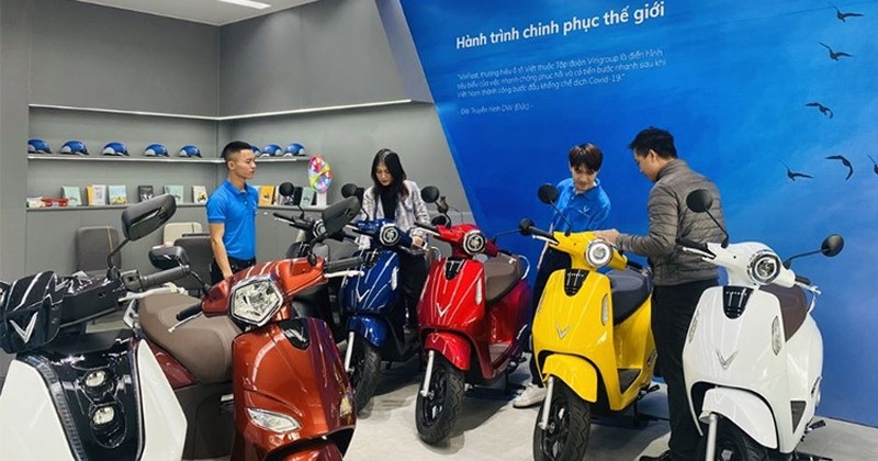 Cùng Hà Nội chuyển đổi sang xe điện: Vingroup tặng 100% phí trước bạ, sạc pin miễn phí tới 2027