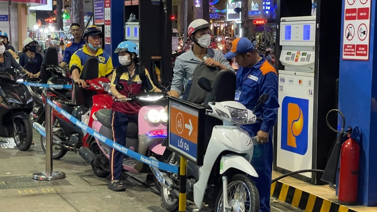 Từ tháng 8/2025, sẽ bán loại xăng mới, người dân tại TP Hồ Chí Minh và Hà Nội nên biết để mua và sử dụng