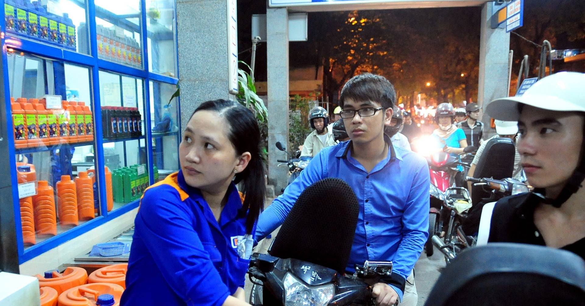 Giá xăng có thể tiếp tục giảm vào ngày mai
