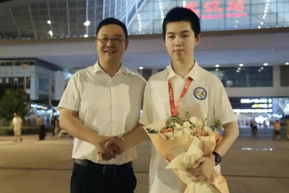 Thần đồng Toán học bị bại não vẫn xuất sắc giành Huy chương Vàng Olympic Toán quốc tế, xếp thứ 12/630 toàn thế giới - ảnh 2