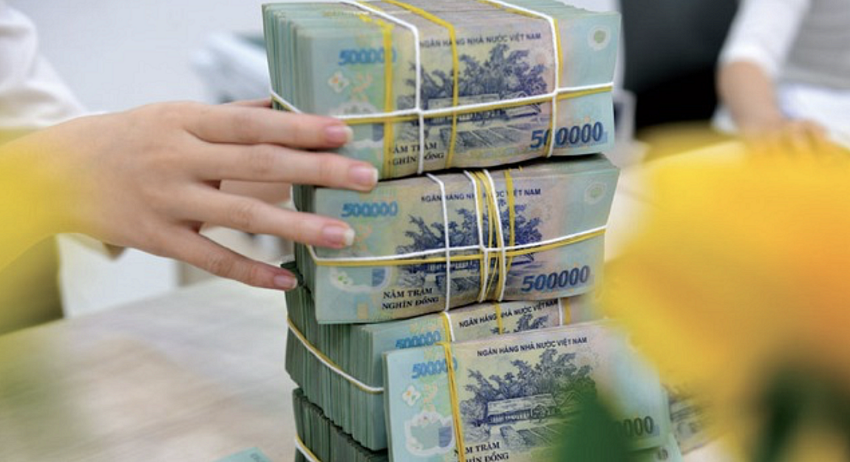 Thời gian qua, lãi suất tiền gửi duy trì ổn định, lãi suất cho vay tiếp tục giảm. T.png