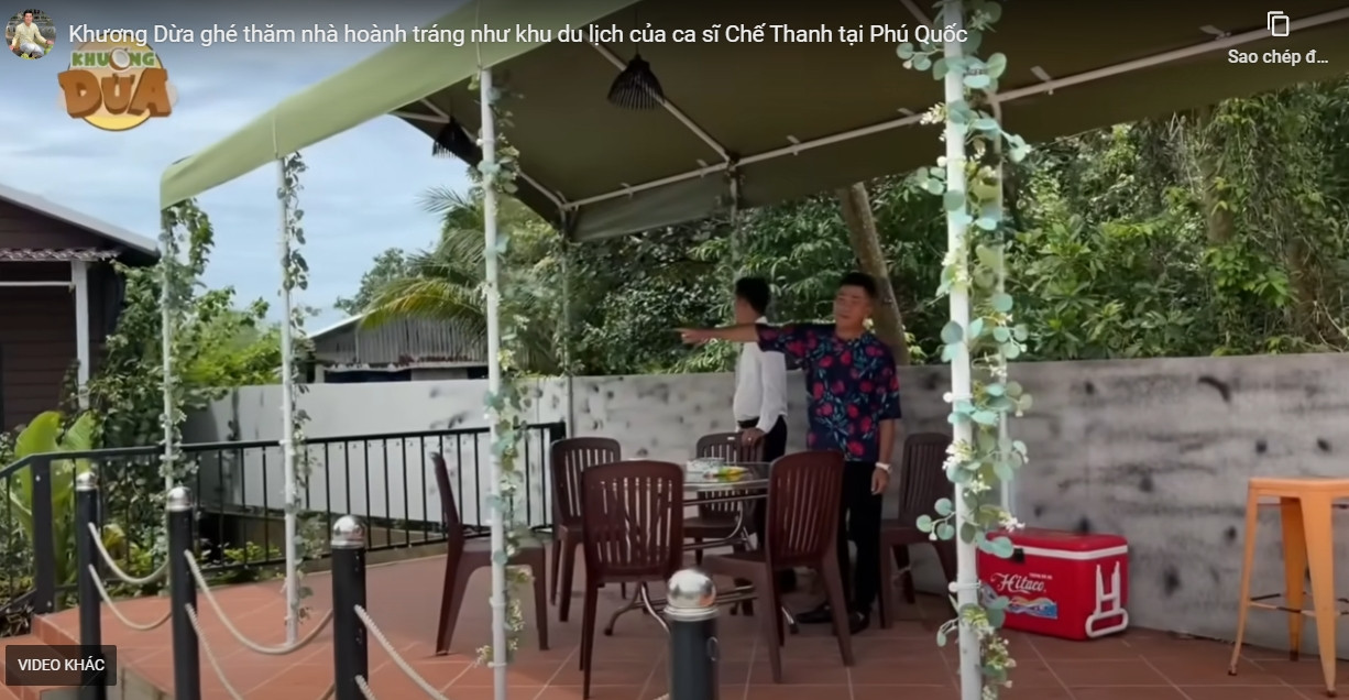 Biệt thự hàng nghìn m2 giữa TP đảo của 'ông hoàng nhạc sến miền Tây': Có quầy bar thu nhỏ chứa vô vàn rượu quý, cà phê sân vườn rộng rãi- Ảnh 3. Biệt thự hàng nghìn m2 giữa TP đảo của 'ông hoàng nhạc sến miền Tây': Có quầy bar thu nhỏ chứa vô vàn rượu quý, cà phê sân vườn rộng rãi- Ảnh 3.