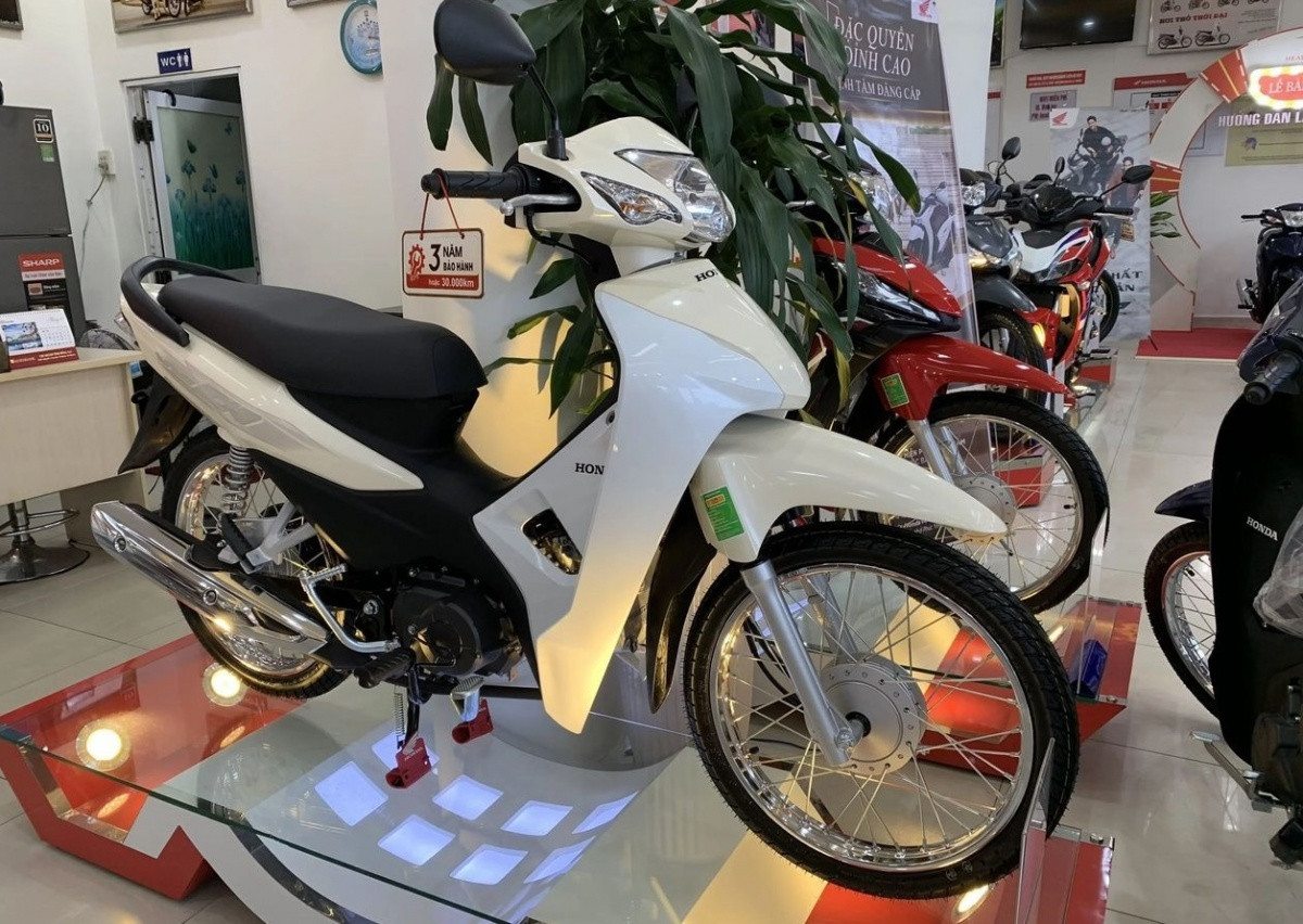 4 mẫu xe máy điện giá chỉ ngang Honda Wave, thích hợp cho khách hàng phổ thông: Đi chất, có mẫu đi được 262km, chi phí sạc rất rẻ