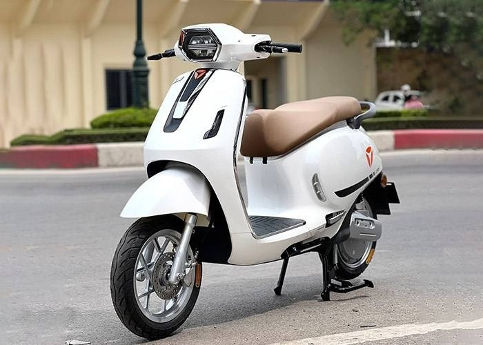 4 mẫu xe máy điện giá chỉ ngang Honda Wave, thích hợp cho khách hàng phổ thông: Đi chất, có mẫu đi được 262km, chi phí sạc rất rẻ