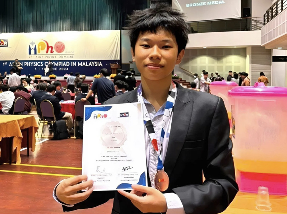 ‘Thần đồng’ duy nhất Việt Nam vừa giành HCV Olympic Vật lý 2025: Đam mê Toán từ nhỏ, lớp 9 ‘rẽ ngang’ vì 1 lý do - ảnh 2