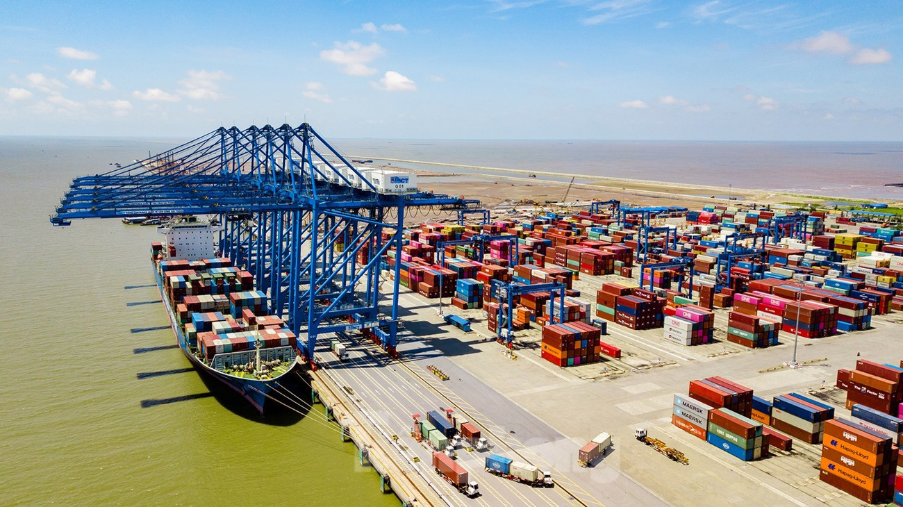 Cảng Lạch Huyện, TP. Hải Phòng. Ảnh: Lộc Liên. viet-nam-co-nguy-co-tro-thanh-vung-trung-carbon-trong-mang-luoi-hang-hai-toan-cau-4-244.jpg