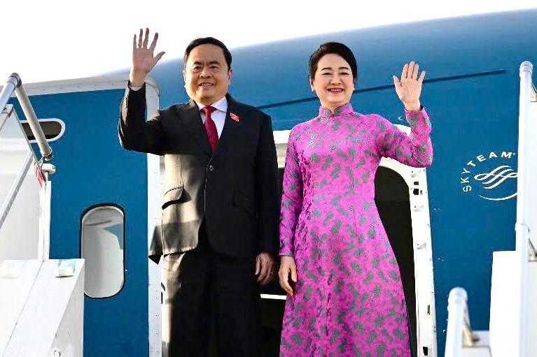 Chủ tịch Quốc hội Trần Thanh Mẫn và Phu nhân tới Rabat, bắt đầu chuyến thăm chính thức Vương quốc Morocco- Ảnh 1. Chủ tịch Quốc hội Trần Thanh Mẫn và Phu nhân tới Rabat, bắt đầu chuyến thăm chính thức Vương quốc Morocco- Ảnh 1.
