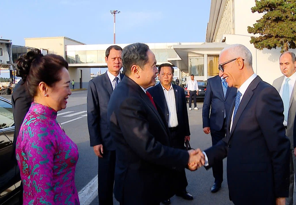 Chủ tịch Quốc hội Trần Thanh Mẫn và Phu nhân tới Rabat, bắt đầu chuyến thăm chính thức Vương quốc Morocco- Ảnh 2. Chủ tịch Quốc hội Trần Thanh Mẫn và Phu nhân tới Rabat, bắt đầu chuyến thăm chính thức Vương quốc Morocco- Ảnh 2.