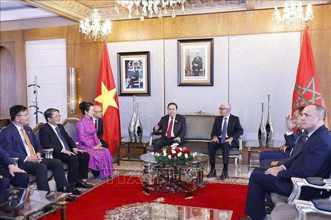 Chủ tịch Quốc hội Trần Thanh Mẫn và Phu nhân tới Rabat, bắt đầu chuyến thăm chính thức Vương quốc Morocco- Ảnh 3. Chủ tịch Quốc hội Trần Thanh Mẫn và Phu nhân tới Rabat, bắt đầu chuyến thăm chính thức Vương quốc Morocco- Ảnh 3.