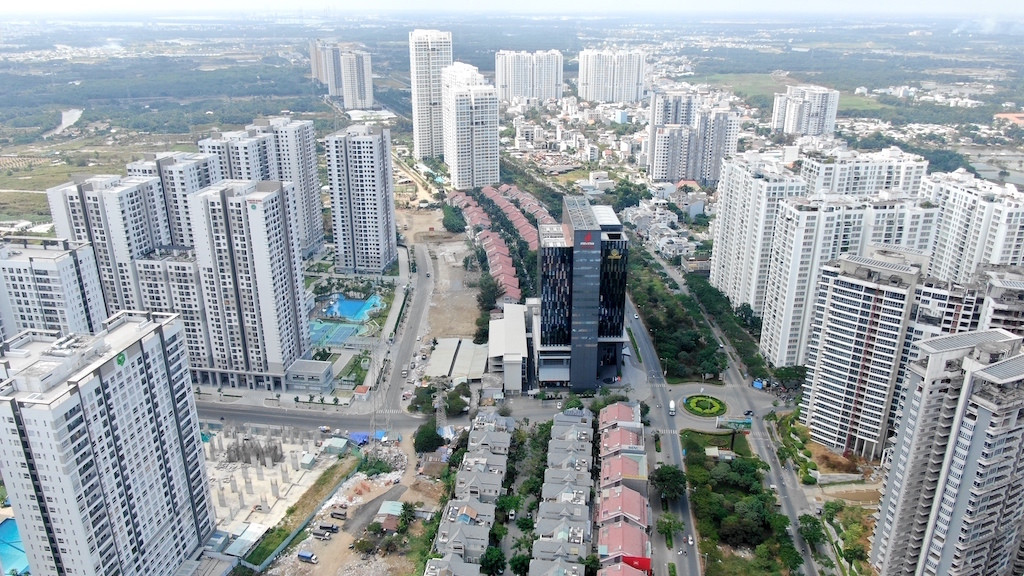 Tiền sử dụng đất đang là gánh nặng và ẩn số làm tăng giá nhà. DJI_0005_ADXB.JPG