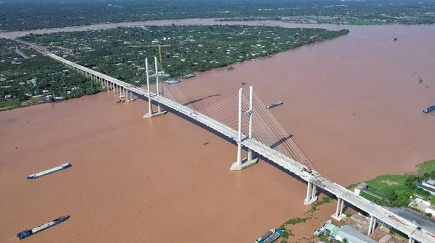Chỉ còn hơn 1 tháng nữa, cây cầu gần 7.000 tỷ, cách cầu dây văng đầu tiên do Việt Nam thiết kế 3,8km sẽ khánh thành- Ảnh 1.