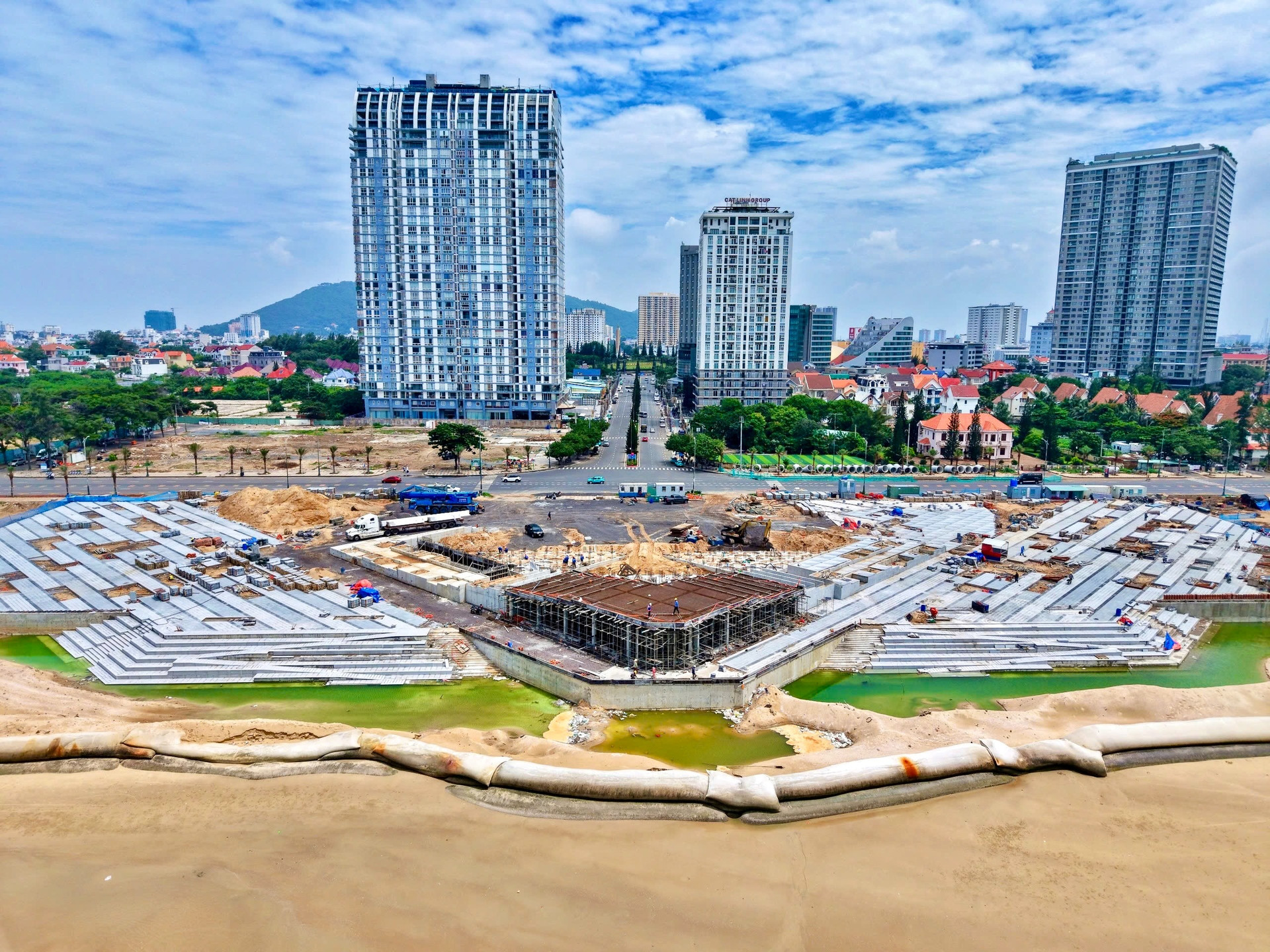 Chỉ 1 tháng nữa, bãi biển sôi động nhất Việt Nam sẽ có diện mạo mới- Ảnh 2. Chỉ 1 tháng nữa, bãi biển sôi động nhất Việt Nam sẽ có diện mạo mới- Ảnh 2.