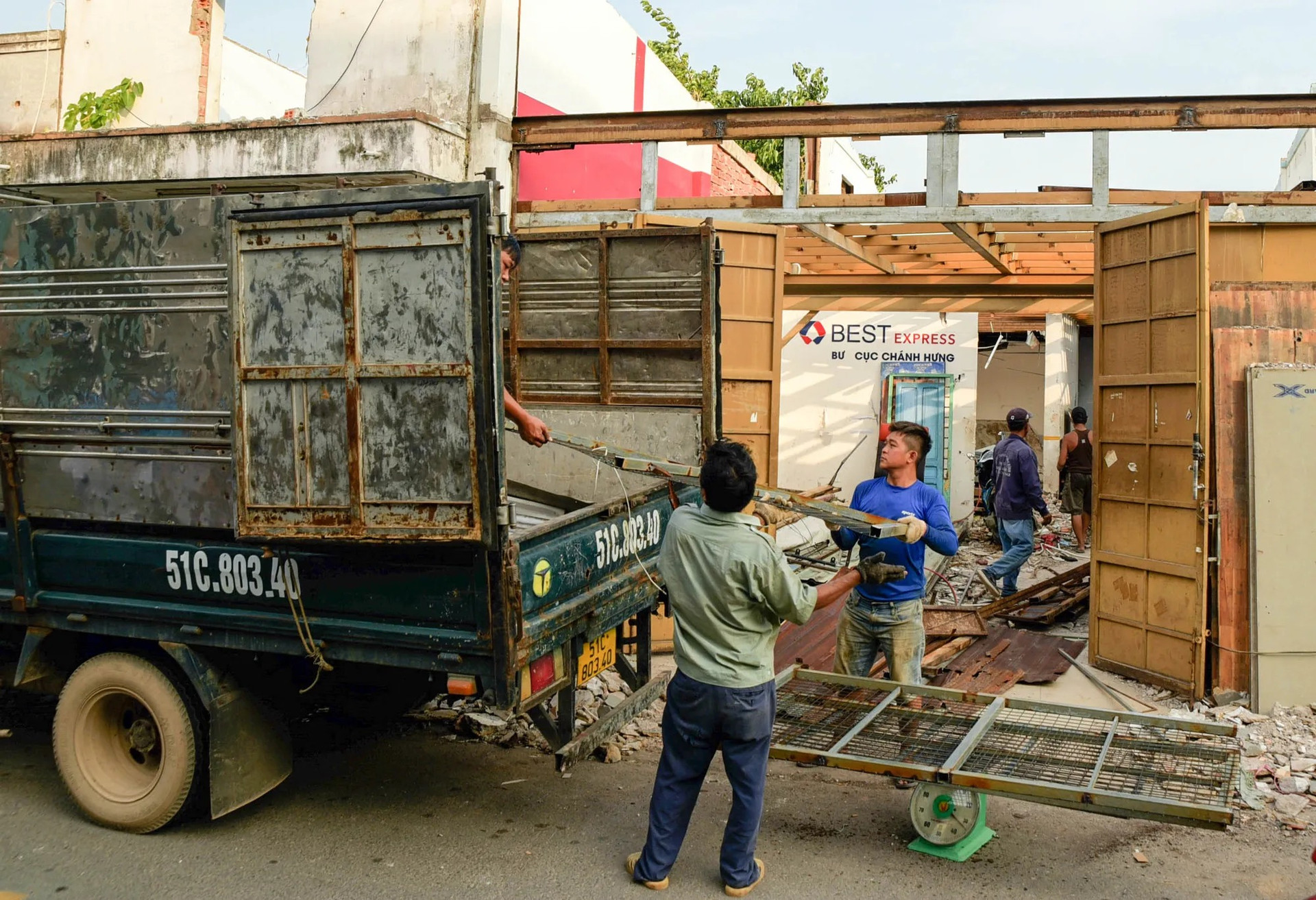 Hàng trăm người dân tại TP. HCM đồng loạt tháo dỡ nhà, nhường chỗ cho dự án 7.300 tỷ- Ảnh 4.
