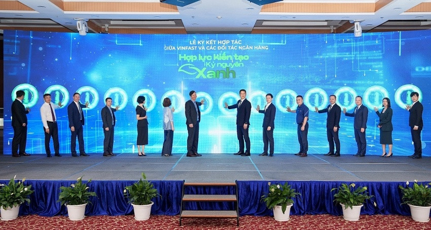 Hà Nội có động thái mới trong việc chuyển đổi sang xe điện, Vingroup (VIC) nhanh chóng nhập cuộc