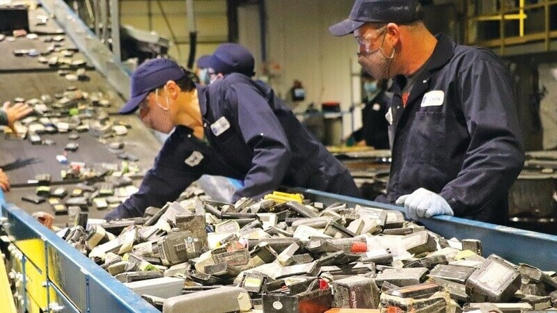 Tỷ phú Phạm Nhật Vượng 'âm thầm' giải bài toán rác thải pin xe điện bằng nhà máy 6.000 tỷ đồng?