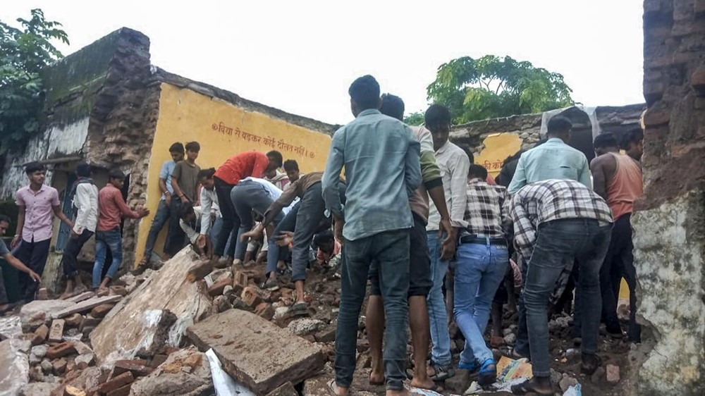 Trường bất ngờ đổ sập khiến 7 trẻ em tử vong, hàng chục học sinh khác bị thương - ảnh 1