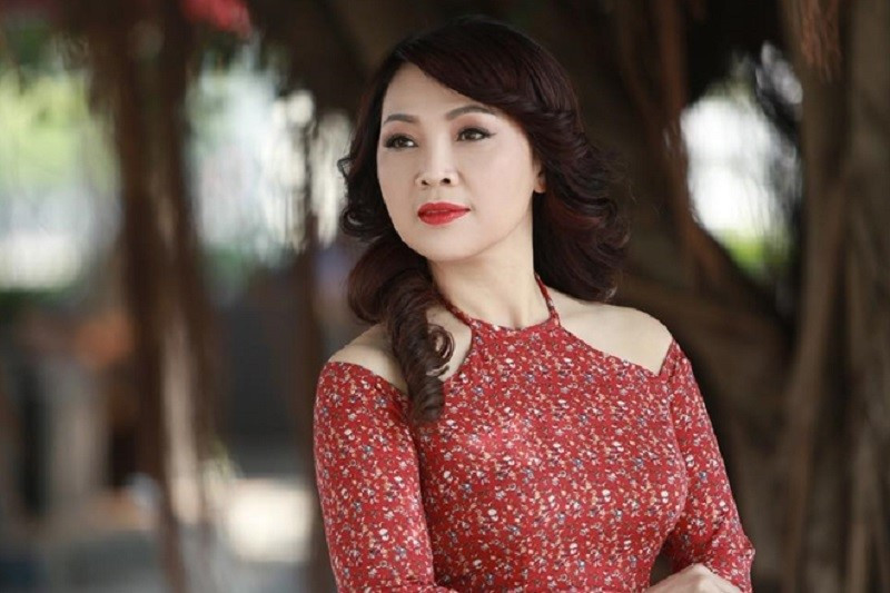 Nữ ca sĩ nổi tiếng nhờ ca khúc 'Thời hoa đỏ', ngày trẻ đi diễn khắp mặt trận biên giới phía Bắc, đại diện Việt Nam thi hát ở Triều Tiên, U70 sống hạnh phúc bên chồng NSƯT - ảnh 4