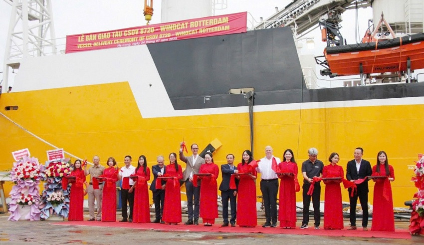 Doanh nghiệp Việt Nam vừa bàn giao siêu tàu dài 88m, có tính năng phục vụ dàn điện gió lớn nhất thế giới