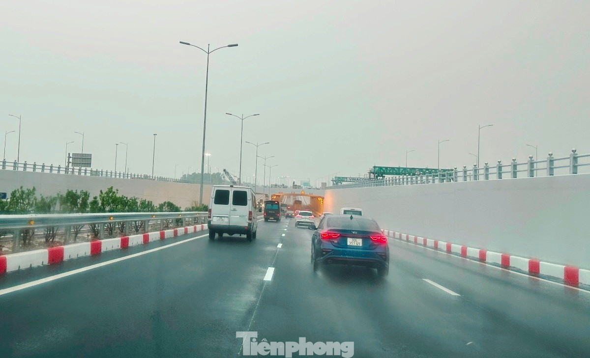 Hơn nữa, theo chủ đầu tư, phương án này cũng đảm bảo cho đường trên cao vành đai 5 trong tương lai vẫn theo phương án thiết kế khi qua nút giao Phú Thứ. tp-4-2497.jpg