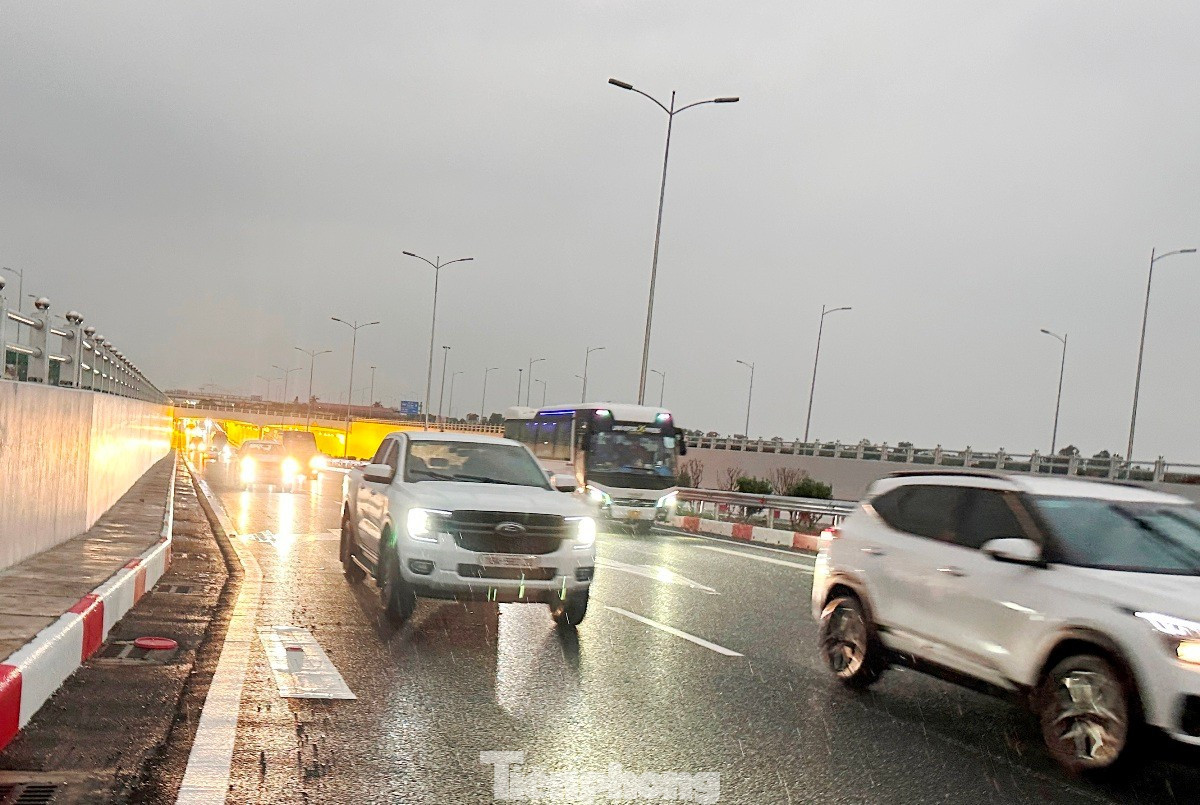 Phương án này được chủ đầu tư là Ban QLDA đầu tư xây dựng tỉnh Ninh Bình (trước đây là Ban Quản lý dự án đầu tư xây dựng Hà Nam) cho biết, giúp cao tốc không bị giao cắt đồng mức, gây xung đột giao thông, phương án đi qua hầm vẫn đảm bảo xe đi trên cao tốc lưu thông với tốc độ từ 100-120 km/h. tp-3-2743.jpg