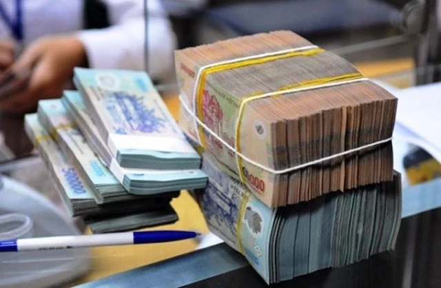Vì sao rất nhiều tiền 'bơm' ra thị trường mà lãi suất cho vay không giảm?
