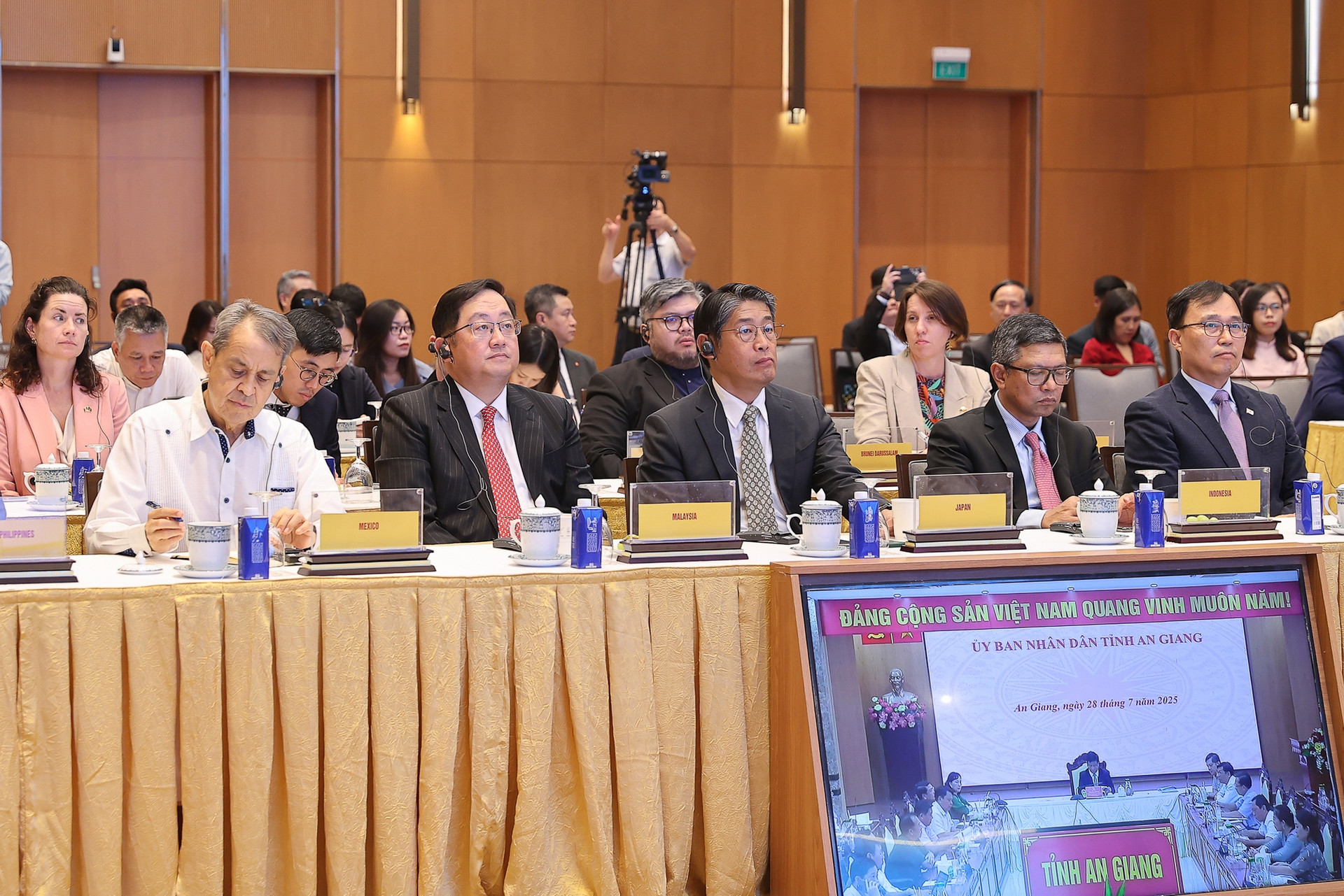 Thủ tướng: Việt Nam quyết tâm tổ chức Năm APEC 2027 thành công mọi mặt- Ảnh 3. Thủ tướng: Việt Nam quyết tâm tổ chức Năm APEC 2027 thành công mọi mặt- Ảnh 3.