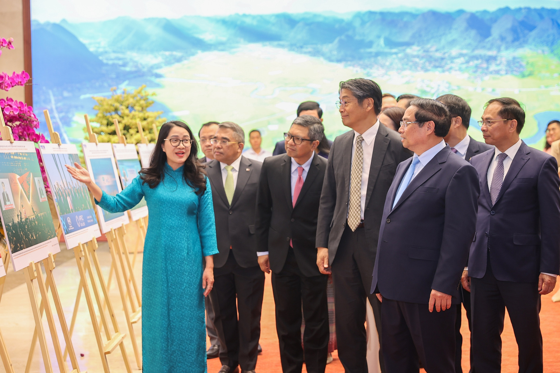 Thủ tướng: Việt Nam quyết tâm tổ chức Năm APEC 2027 thành công mọi mặt- Ảnh 8. Thủ tướng: Việt Nam quyết tâm tổ chức Năm APEC 2027 thành công mọi mặt- Ảnh 8.