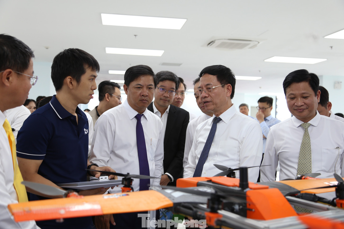 Đà Nẵng đã đạt được nhiều kết quả lớn trong phát triển KHCN, ĐMST và chuyển đổi số tp-vi-mach-ban-dan-15.jpg