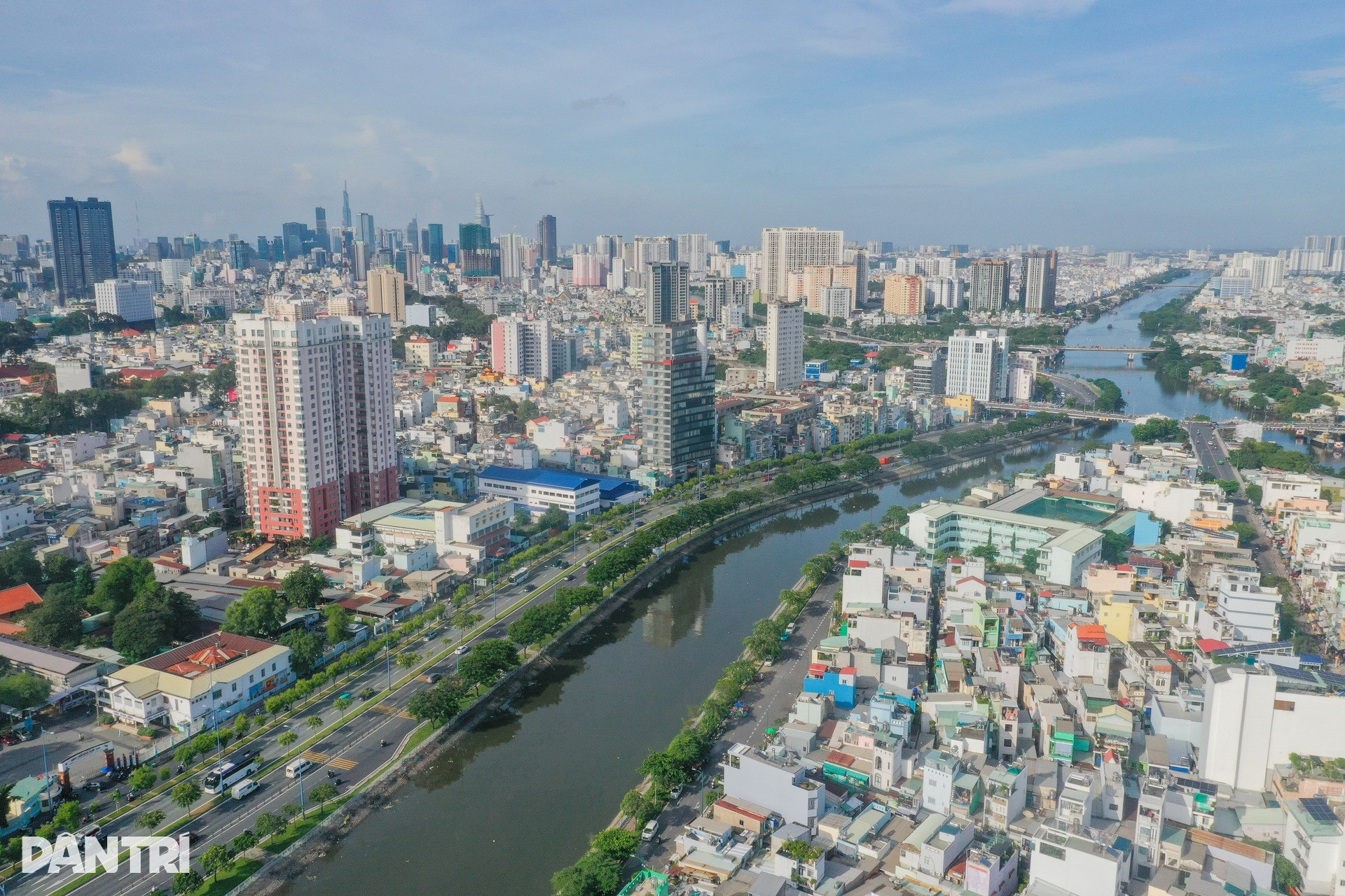 Từ khu chợ dưới gốc me đến phường sầm uất bậc nhất TP. HCM, giá đất chạm ngưỡng 400 triệu đồng/m2- Ảnh 1.