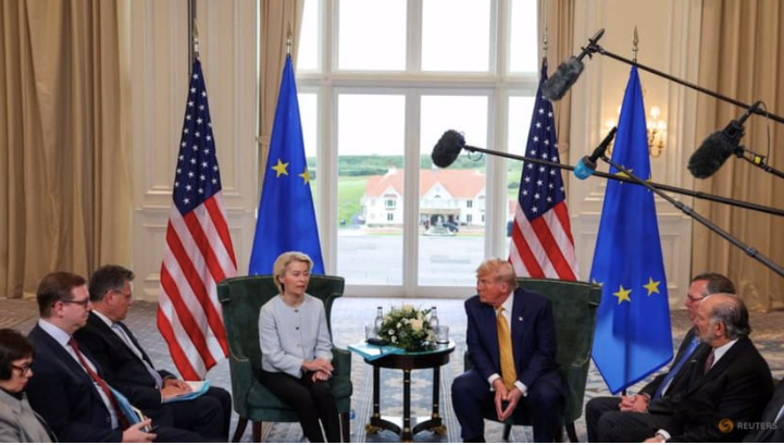 Tổng thống Mỹ Donald Trump và Chủ tịch Ủy ban châu Âu Ursula von der Leyen trong cuộc gặp tại Scotland, ngày 27/7. (Ảnh: Reuters) screen-shot-2025-07-28-at-65119-am.png