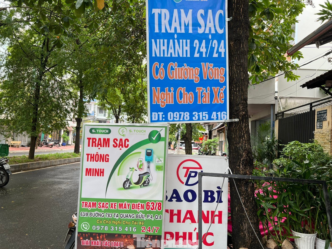 Trạm sạc xe điện ngay trong tiệm cơm, quán cà phê được mở ra nhằm đáp ứng nhu cầu của người dân tp-tram-sac-uyen-phuong-14.jpg