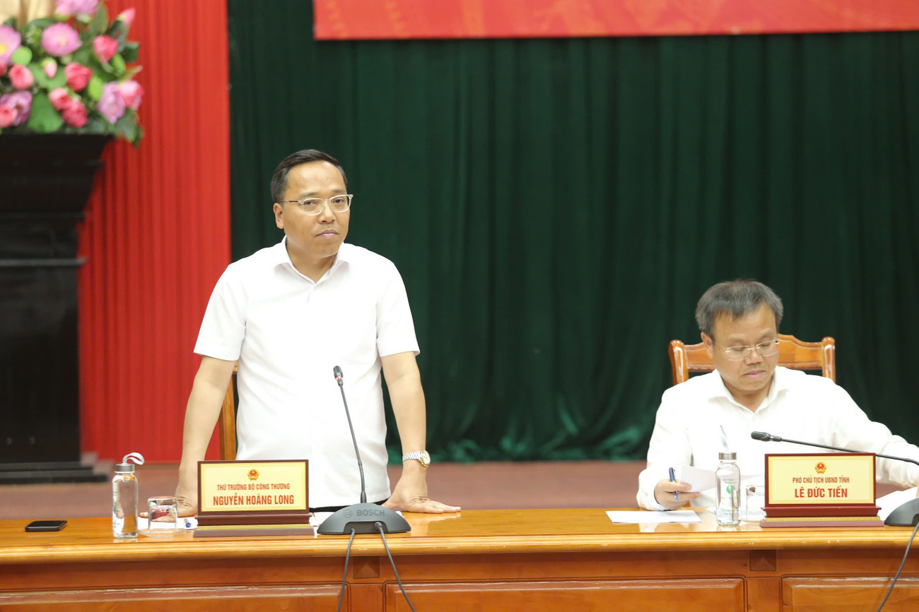 Thứ trưởng Bộ Công Thương Nguyễn Hoàng Long chủ trì hội nghị. img-2648.jpg