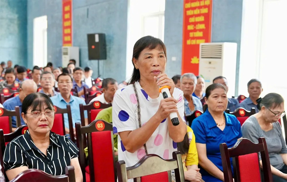 Người dân nêu ý kiến tại buổi đối thoại bac-thu-ha-1753765614.jpg