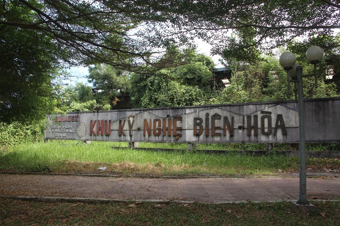 Bảng hiệu có từ những năm đầu hình thành khu kỹ nghệ. kbh-2-20.jpg