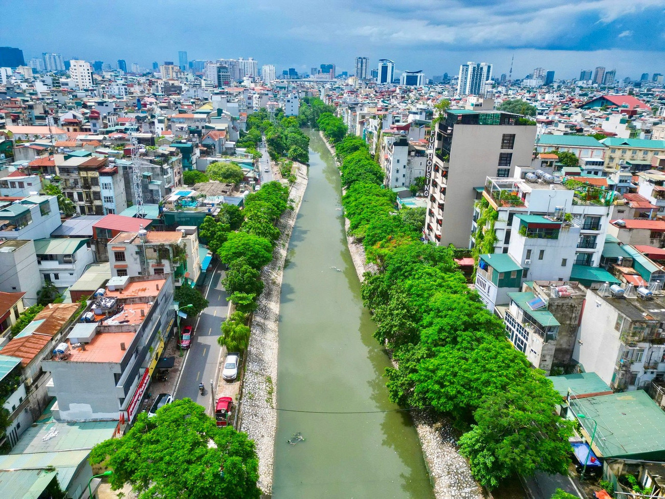 Nước sông Tô Lịch đã được cải thiện thời gian gần đây nhưng việc duy trì dòng chảy, duy trì và cải thiện chất lượng nước còn nhiều thách thức. img-5452.jpg
