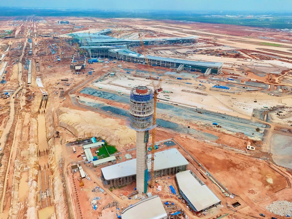 Tháp không lưu 3.500 tỷ cao nhất Việt Nam tại siêu sân bay 16 tỷ USD đã thành hình: Diện mạo hiện đại, hài hòa với nhà ga hành khách- Ảnh 1.