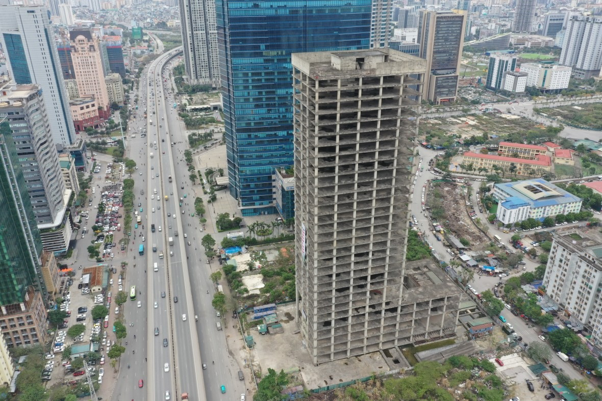 Tháp nghìn tỷ ‘trơ xương’ kế bên tòa nhà chọc trời cao nhất Hà Nội vào tầm ngắm của thanh tra- Ảnh 1.