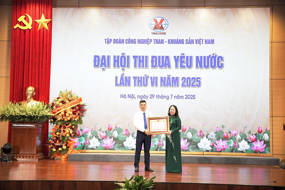 Chính thức trao tặng danh hiệu Anh hùng Lao động cho thợ lò Phạm Đình Duẩn - ảnh 2