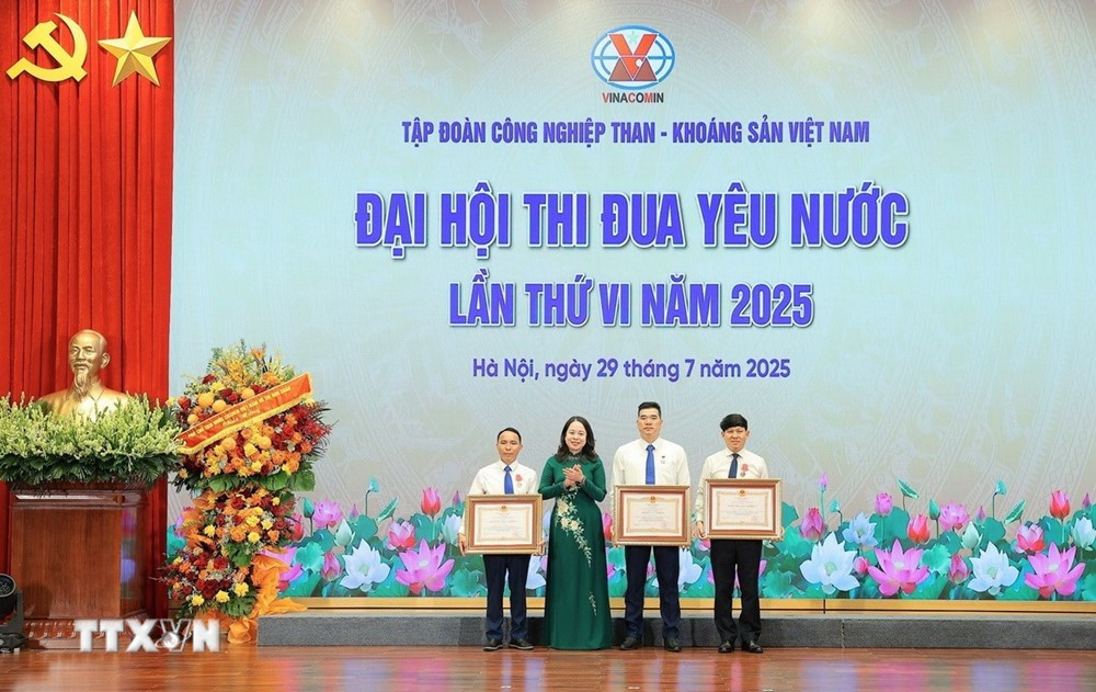 Chính thức trao tặng danh hiệu Anh hùng Lao động cho thợ lò Phạm Đình Duẩn - ảnh 1