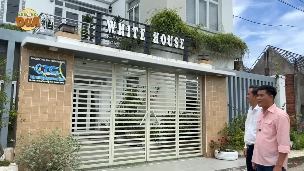 Nam ca sĩ nổi tiếng ra đảo xây biệt thự khang trang, mua dư đất chỉ để xây nhà cho anh em đến ở - ảnh 2