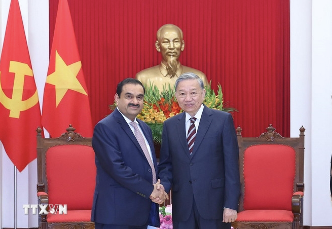 Tổng Bí thư Tô Lâm tiếp ông Gautam Adani - Chủ tịch Tập đoàn Adani của Ấn Độ. Ảnh: TTXVN screen-shot-2025-07-30-at-90848-pm.png