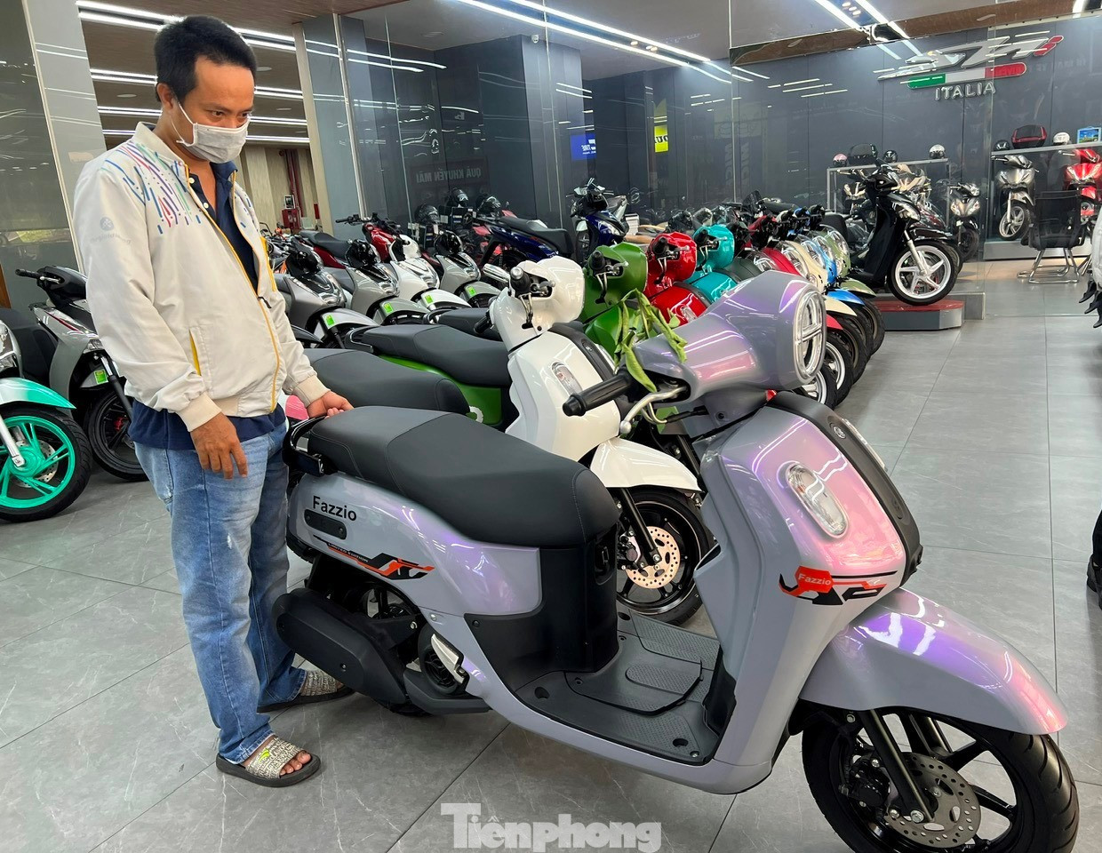 Khách mua xe xăng vẫn thấp thỏm trước thông tin chuyển đổi thành xe điện tp-xe-may-uyen-phuong-5-4728.jpg