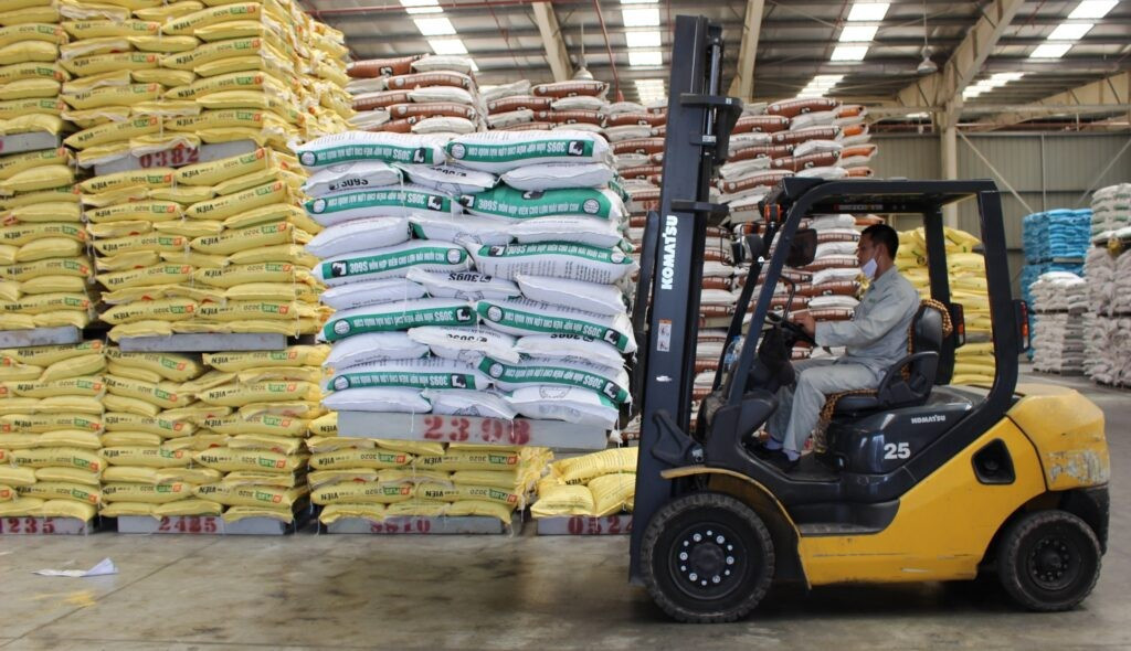 Doanh nghiệp nhập khẩu thức ăn chăn nuôi lo vì tỷ giá USD tăng mạnh. ta.jpg
