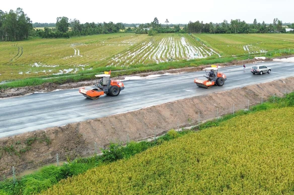 Chỉ vài tháng nữa, tuyến cao tốc cuối cùng của trục xương sống Bắc - Nam phía Đông chính thức hoàn thành- Ảnh 2. Chỉ vài tháng nữa, tuyến cao tốc cuối cùng của trục xương sống Bắc - Nam phía Đông chính thức hoàn thành- Ảnh 2.